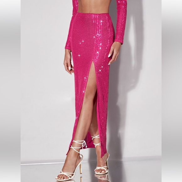 HOT PINK SEQUIN SKIRT ✨ - Picture 2 of 4